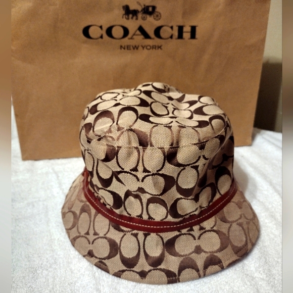 Coach Signature Bucket Hat - Picture 1 of 6